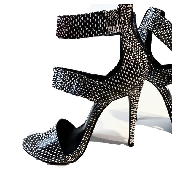 Steve Madden ‘Mira’ Heels in Black Size 7M - Picture 2 of 10